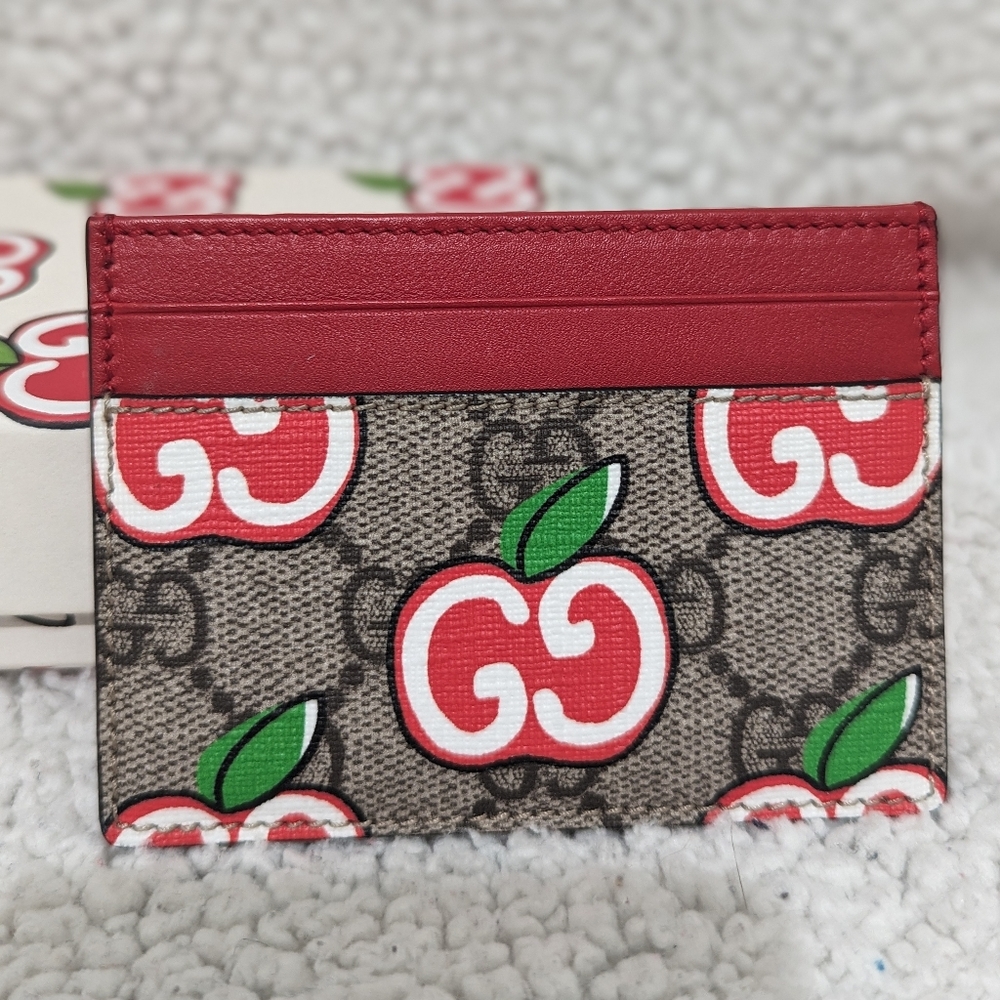 Gucci GG Apple Print Card Case in Tan